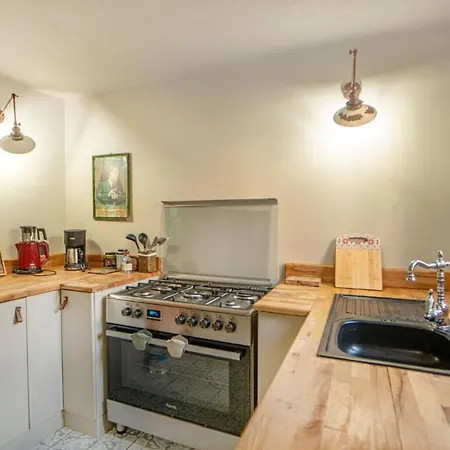 Cozy Oasis With Lovely Backyard In פאטהיה