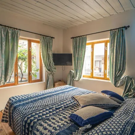 Cozy Oasis With Lovely Backyard In Vila