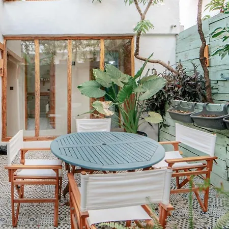 Cozy Oasis With Lovely Backyard In Vila *