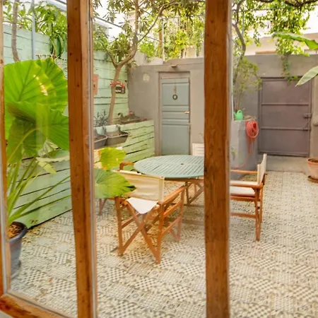 Cozy Oasis With Lovely Backyard In Vila *